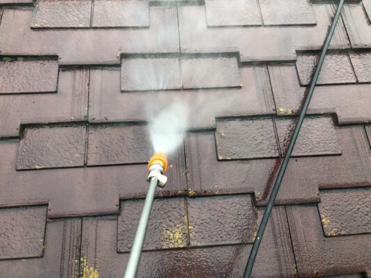 和歌山市密着の外壁塗装・屋根塗装専門店エースペイントの屋根の高圧洗浄
